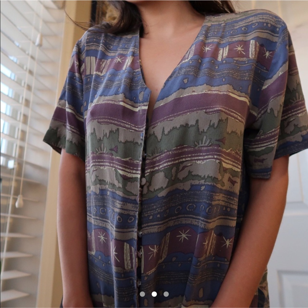 Retro button up top - Picture 2 of 3